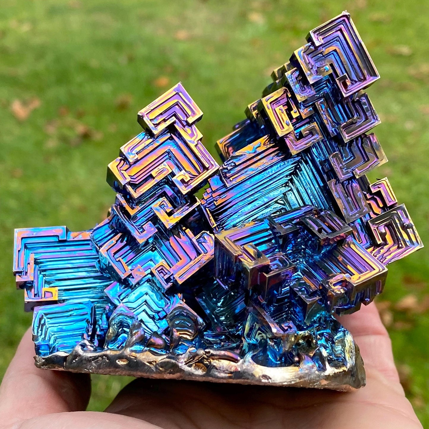2.5 Pound / 40.5 Ounce Blue Bismuth Crystal - E17