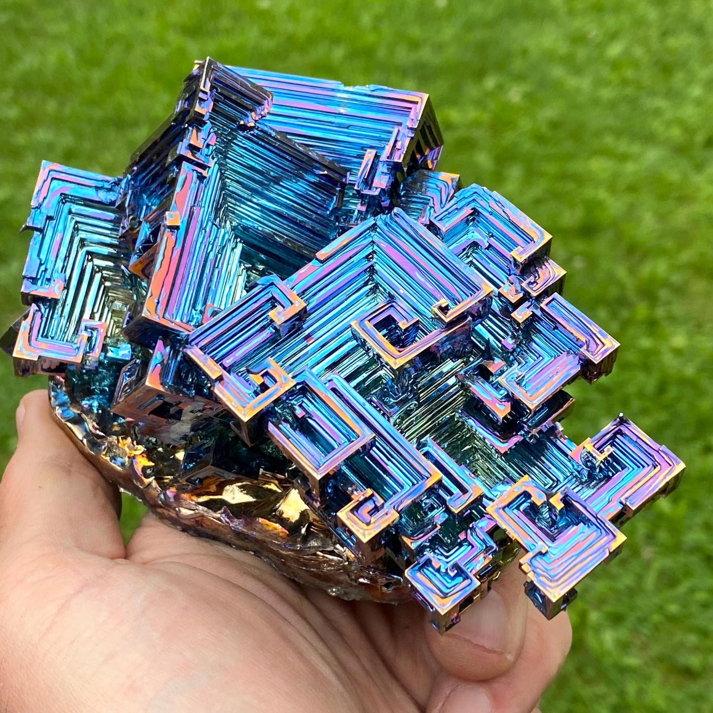 2.2 Pound / 35 Ounce Blue Bismuth Crystal - E32