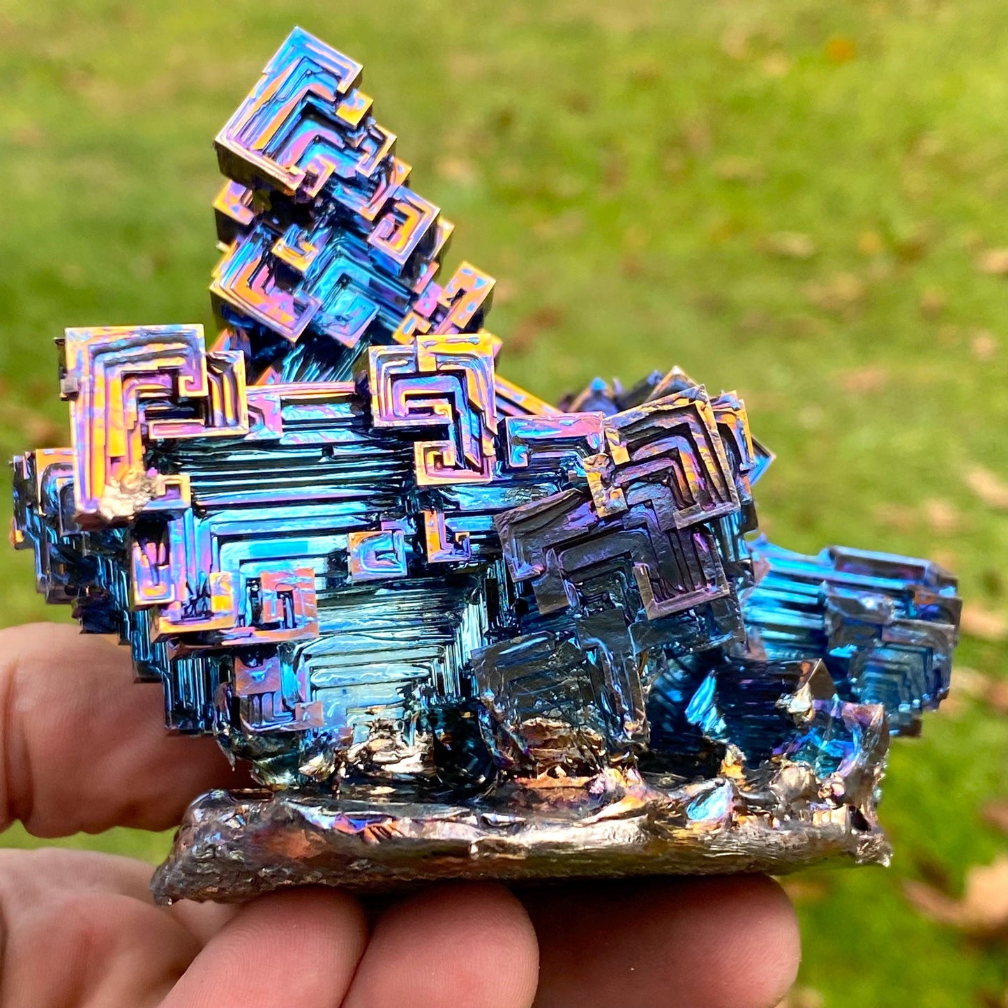 2.5 Pound / 40.5 Ounce Blue Bismuth Crystal - E17