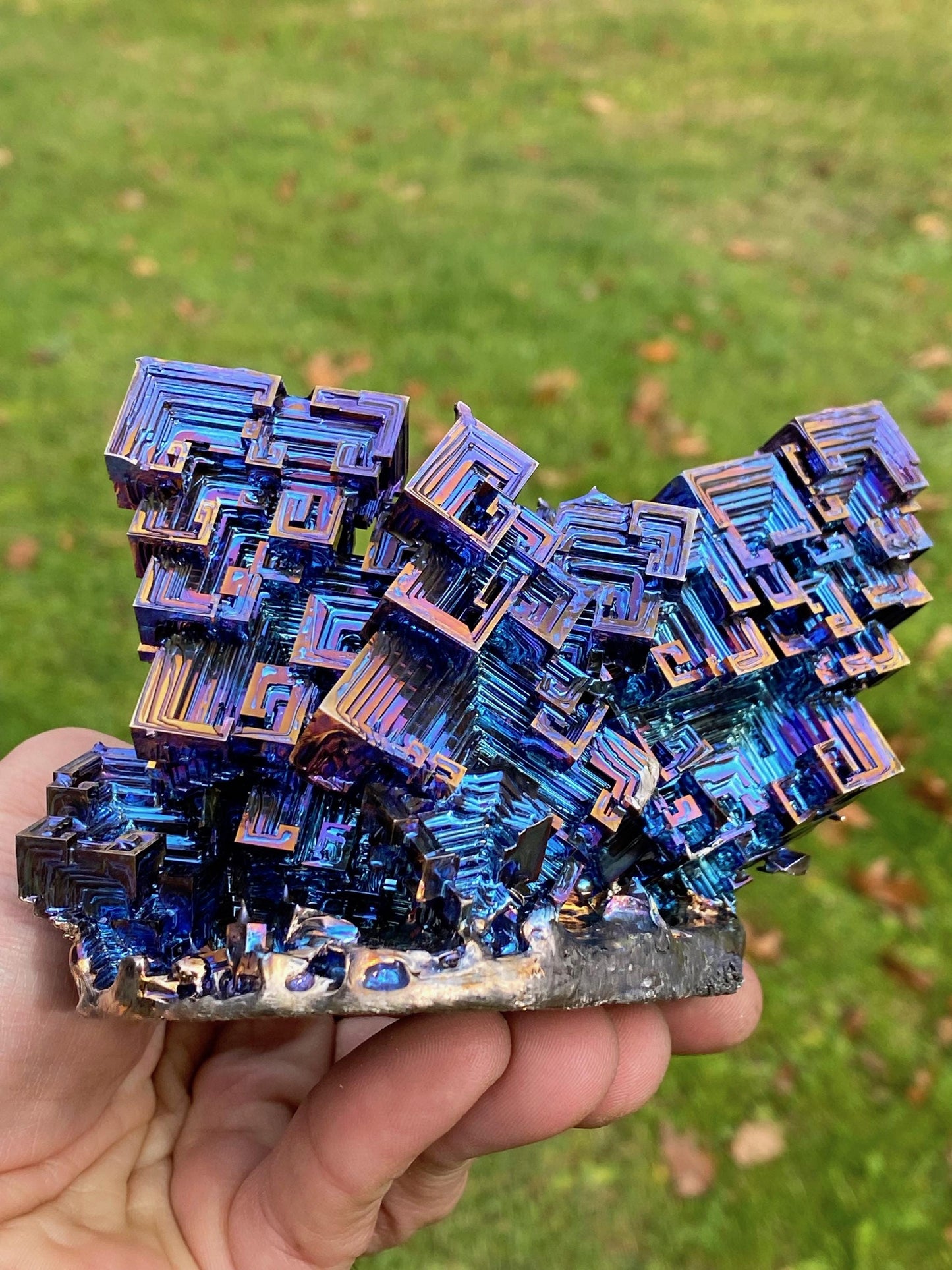 2 Pound / 32 Ounce Blue Bismuth Crystal - E23